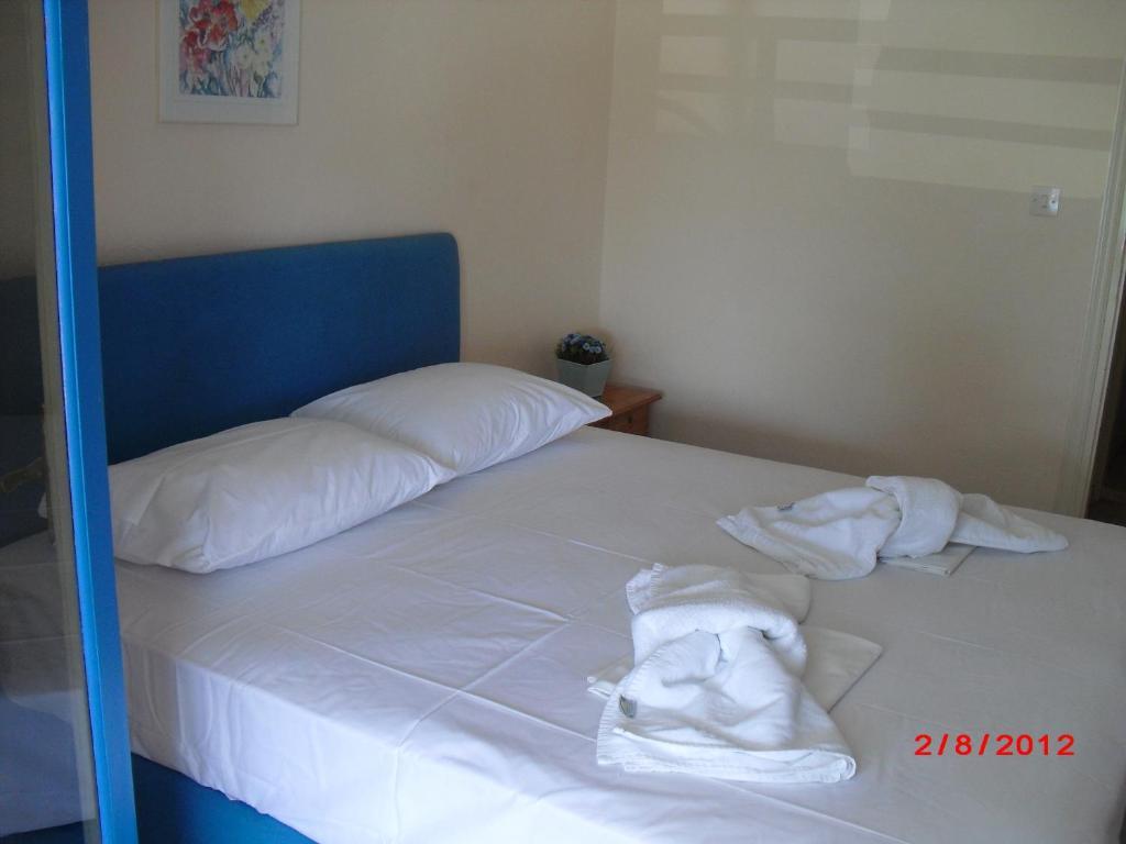 Kangaroo Hotel Mola Kalyva Quarto foto