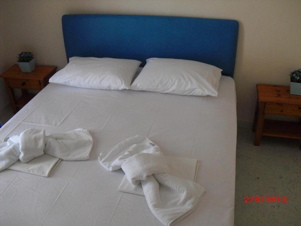 Kangaroo Hotel Mola Kalyva Quarto foto