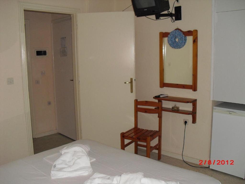 Kangaroo Hotel Mola Kalyva Quarto foto